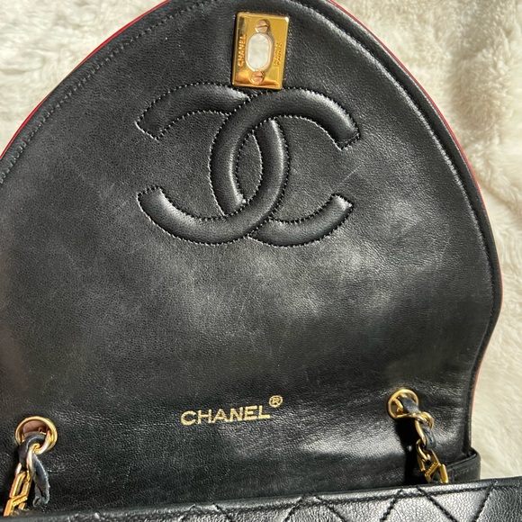 Chanel bag in good condition- 100% Authentic - Picture 6 of 14